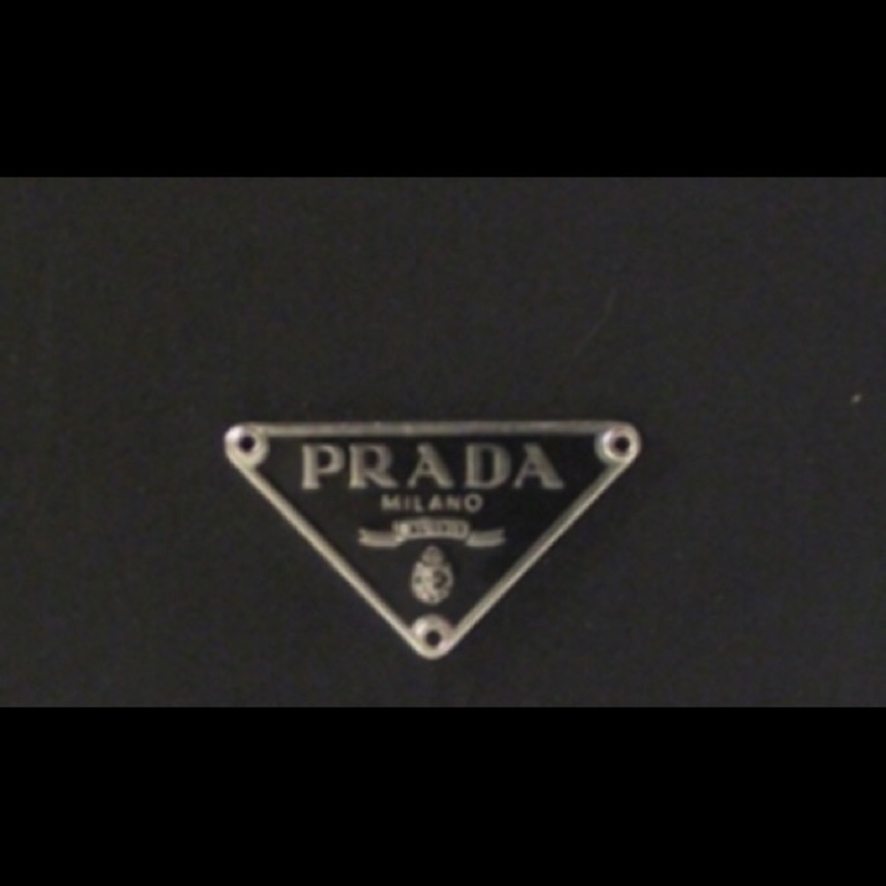 Identifying Authentic Prada easy tips - Picture 3 of 6